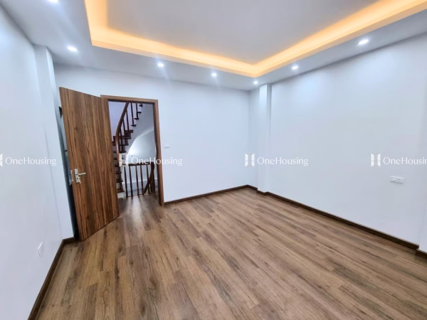 Nhà trong ngõ cách Trần Duy Hưng 200m, diện tích 31m² x 5 tầng, Quận Cầu Giấy