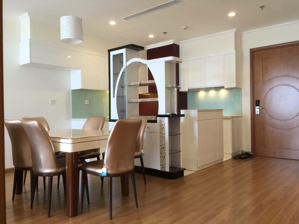 Căn hộ cao cấp tầng 22 tại Vinhomes Nguyễn Chí Thanh, hướng Đông Nam giá 8,5 tỷ.
