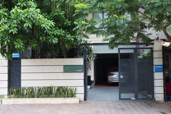 Cho Thuê Căn hộ dịch vụ DT 70m2 Ban Công View Hồ Ba Mẫu