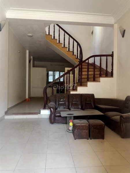 Bán nhà Thạch Bàn 40m,ô tô đỗ , gần phố,nhỉnh 3 tỷ