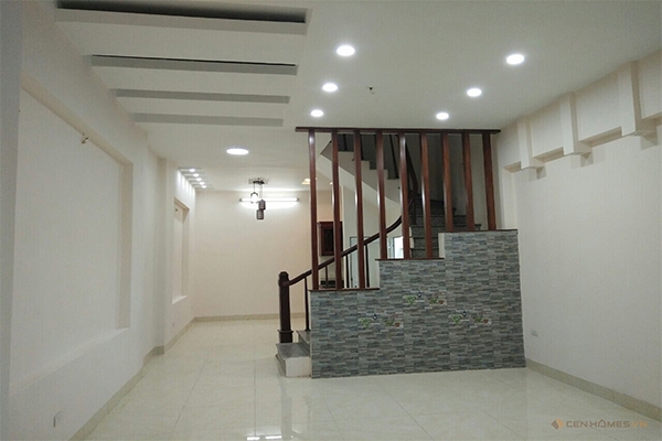 Bán nhà đẹp đường Nguyễn Trãi, 300 m ra Royal City. DT 55 m, MT 5m.