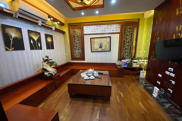 Bán nhà chính chủ mặt hồ Đền lừ, cách TTTM Time city 100m.