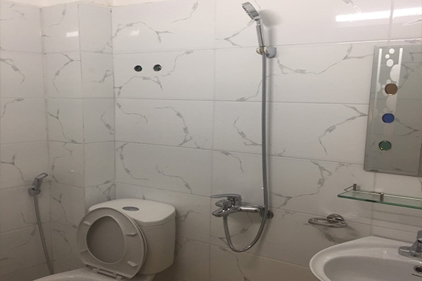 Bán nhà đẹp đường Nguyễn Trãi, 300 m ra Royal City. DT 55 m, MT 5m.
