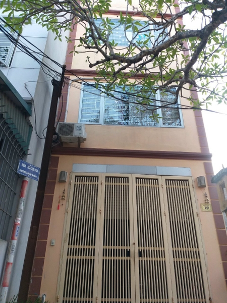 trước nhà