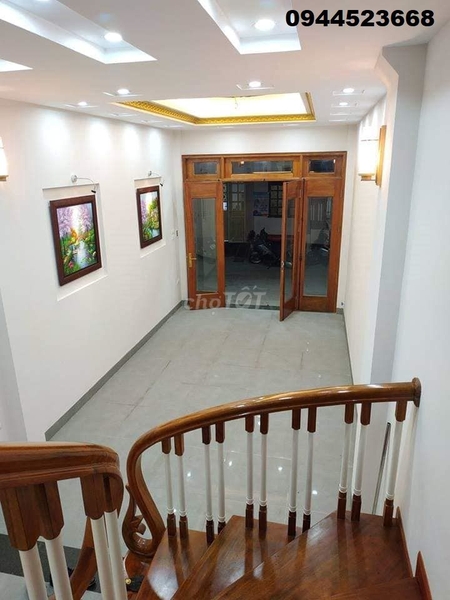 Tầng 1