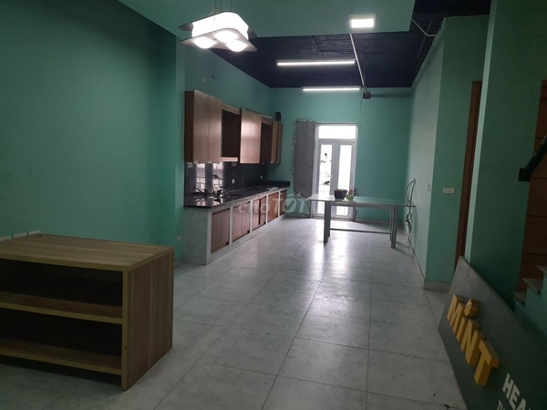 Cho Thuê Văn Phòng Trung Tâm Thương Mại TSQ 90m2