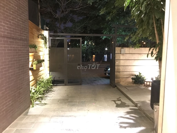 Cho Thuê Căn hộ dịch vụ DT 70m2 Ban Công View Hồ Ba Mẫu