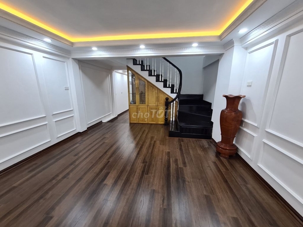 Bán gấp căn nhà 5 tầng phố Bồ Đề, oto vào nhà