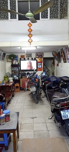 Tầng 1