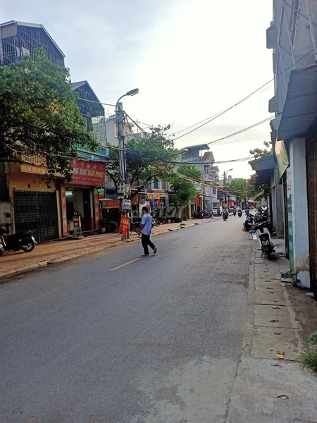Mặt đường lớn