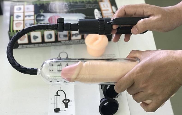 Máy tập tăng kích thước dương vật bằng tay Penis Pump có hiệu quả thật không?