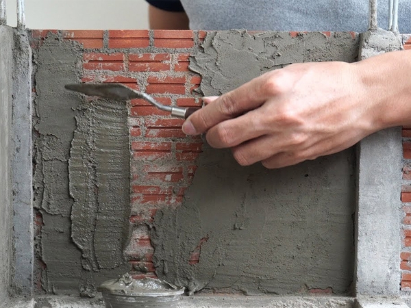 TRÁT TƯỜNG XONG CÓ CẦN TƯỚI NƯỚC KHÔNG? LÝ GIẢI CHI TIẾT