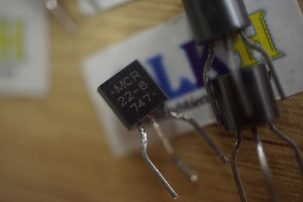 5 IC thyristor MCR22-8 TO-92 chính hãng