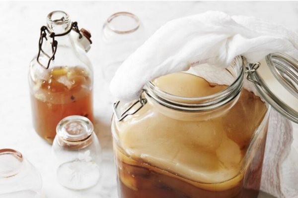 Bình thủy tinh dùng để đựng trà Kombucha