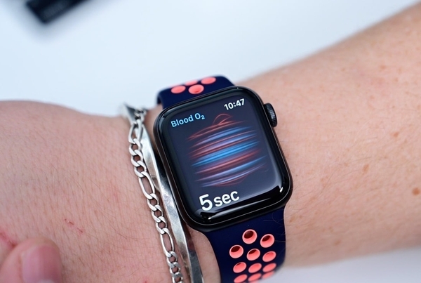 Thủ thuật nào để đo huyết áp bằng Apple Watch Series 5?
