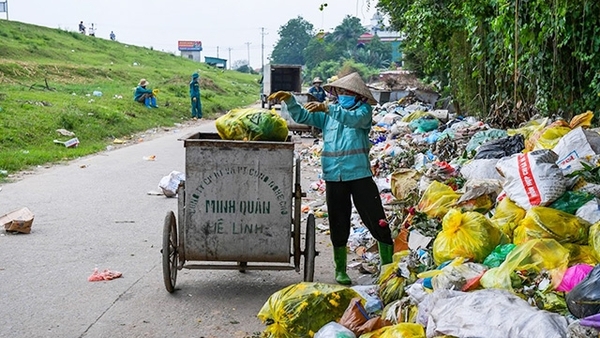 XỬ LÝ RÁC THẢI NÔNG THÔN - CÒN NHIỀU BẤT CẬP