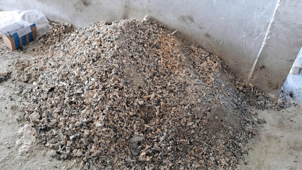 tro từ việc đốt xác heo