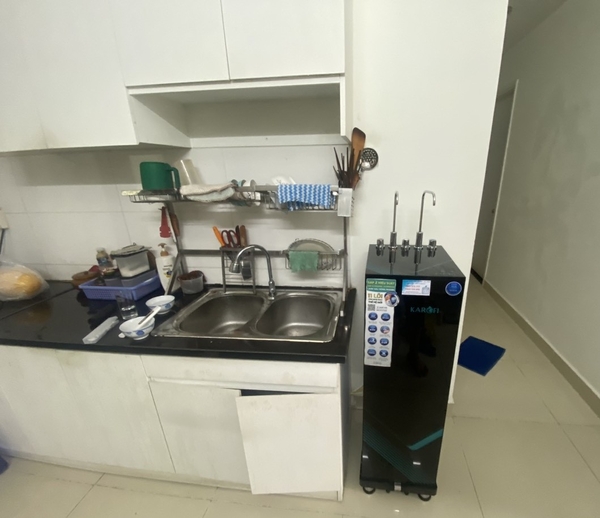 Hình lắp đặt thực tế máy lọc nước nóng lạnh Karofi KAD-M68