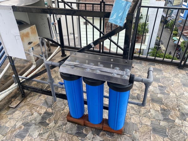 Bộ ba cốc Bigblue 20 inch lắp đặt ngoài trời