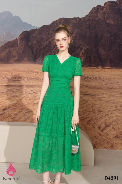 1D4291 - ĐẦM CỔ V ĐÍNH CÚC TRANG TRÍ