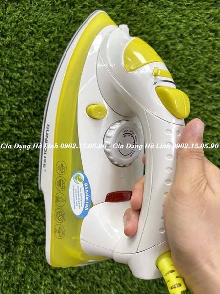 Bàn là hơi Sunhouse SHD2067, Công suất 1800W, Mặt bàn là phủ chống dính Ceramic, 2 chế độ phun hơi và phun nước tiện dụng, Bảo hành 12 tháng