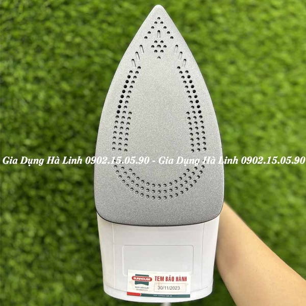 Bàn là hơi Sunhouse SHD2065 - Công suất 1600W, Mặt bàn là phủ chống dính, 2 chế độ phun hơi và phun nước tiện dụng, Bảo hành 12 tháng