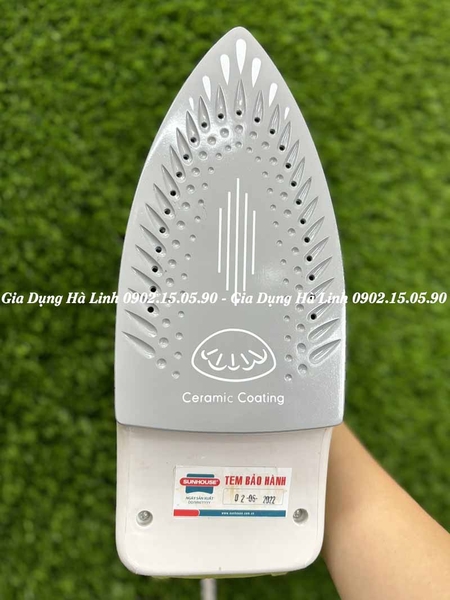 Bàn là hơi Sunhouse SHD2067, Công suất 1800W, Mặt bàn là phủ chống dính Ceramic, 2 chế độ phun hơi và phun nước tiện dụng, Bảo hành 12 tháng