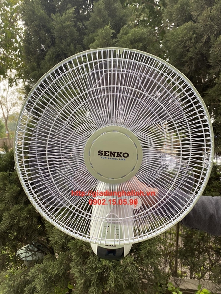 Quạt treo tường có điều khiển từ xa Senko TR1628, Công suất 47W, Thiết kế 3 cánh bằng nhựa cao cấp, Bảo hành 12 tháng