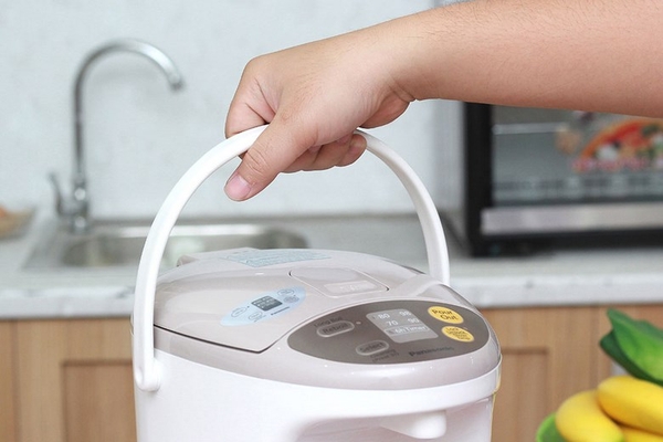 Bình thủy điện Panasonic NC-EG3000CSY, Công suất 700W, Dung tích 3 lít, Ruột bình chất liệu inox 304, Vỏ nhựa ABS siêu bền, Nhập khẩu Thái Lan, Bảo hành 12 tháng