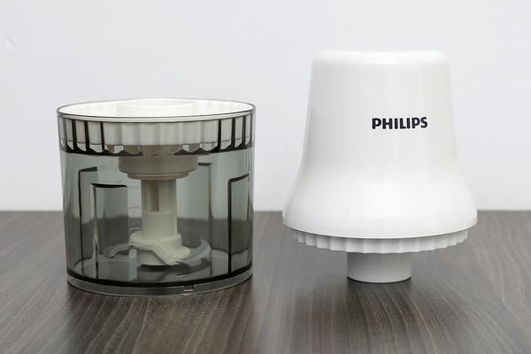 Máy xay thịt Philips HR1393/00 - Công suất 450W, Dung tích 0.7 lít, 1 tốc độ, Lưỡi dao bằng thép không gỉ, Tự ngắt khi quá tải, Bảo hành 24 tháng