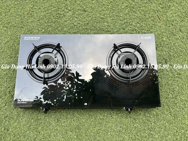 Bếp gas dương kính Sunhouse SHB2025, Mặt kính cường lực dày 7mm, Đầu đốt bằng hợp kim đồng, Kiềng thép tráng men siêu bền, Bảo hành 12 tháng