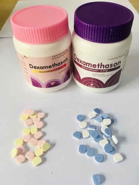dexamethasone-2-lop-vang-hong-thanh-nam-l-500v