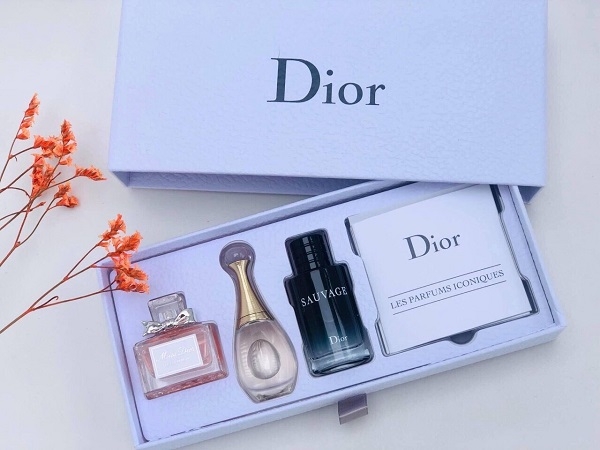 Set nước hoa Dior mini 4 chai 5ml hộp trái tim Dior Joy  Vừa ra mắt