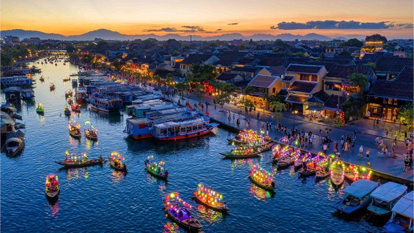 HOI AN CHARMING & ANCIENT TOWN TOUR FROM CHAN MAY PORT/TIEN SA PORT