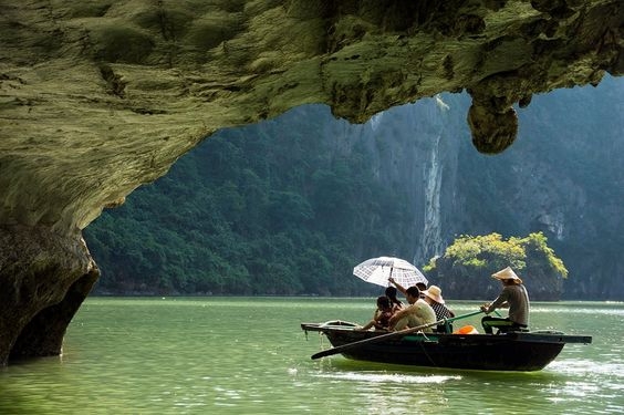 AMAZING TOUR OF HALONG BAY