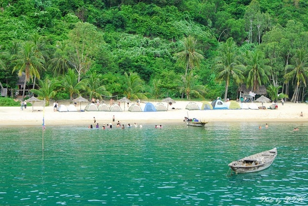 CHAM ISLAND SNORKERLING ADVENTURE WITH BEACH LUNCH