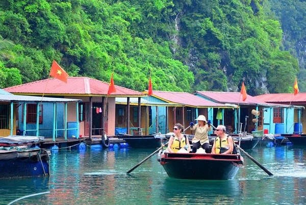 FROM THE HALONG BAY TO THE ANGKOR COMPLEX TOUR 14 DAYS