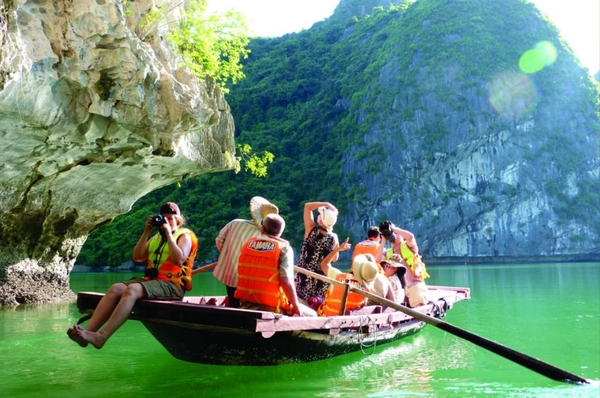 HA LONG BAY HALF-DAY DREAM CRUISE