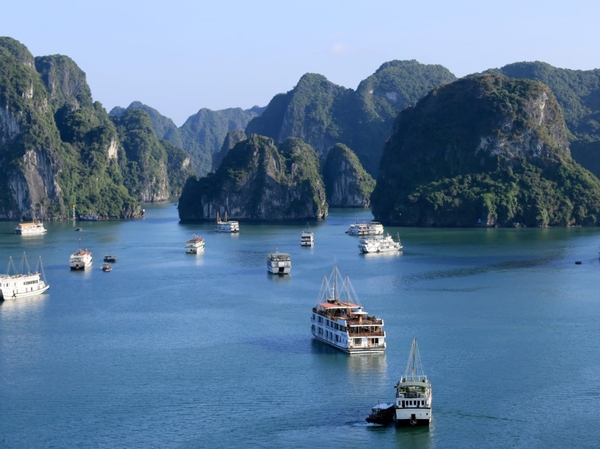 HA LONG BAY DREAM CRUISE FROM HA LONG PORT