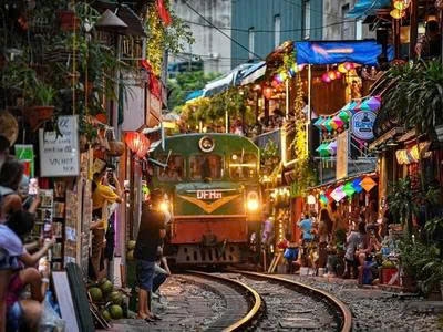 HA NOI NIGHT TOUR AND WATER PUPPET SHOW