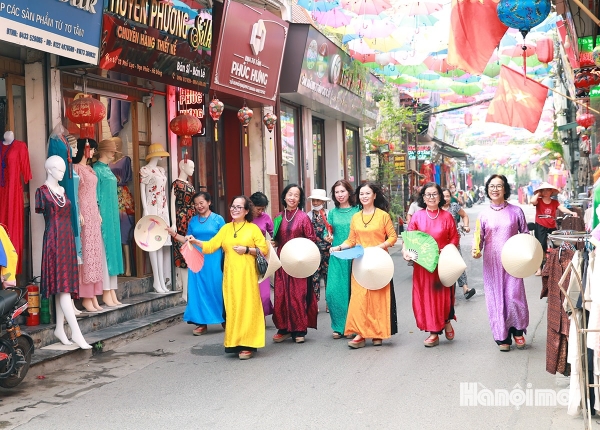 VAN PHUC SILK WEAVING HALF - DAY TOUR
