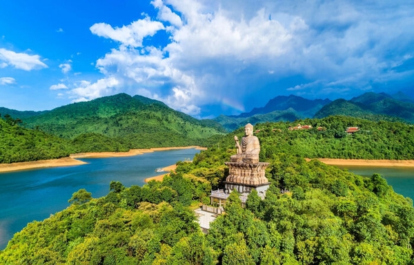 TRUOI LAKE AND HAI VAN PASS SCENIC DAY TOUR