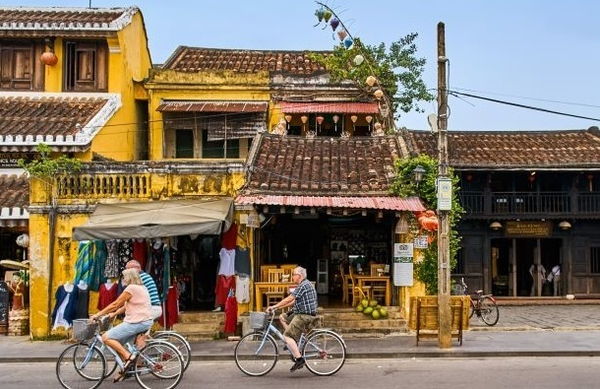 HOI AN NIGHT FOOD TOUR BY ELECTRIC SCOOTER