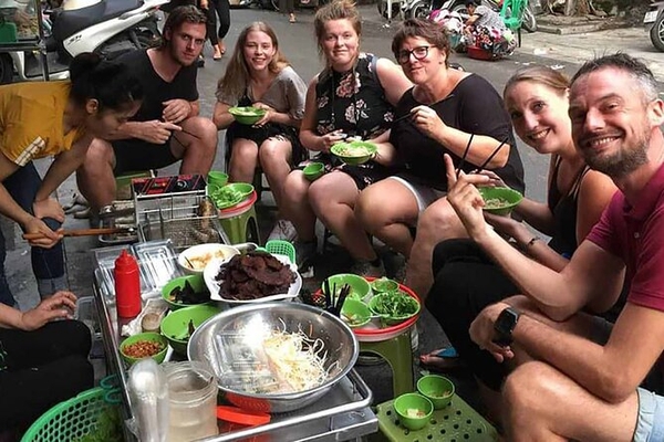HOI AN NIGHT FOOD TOUR BY ELECTRIC SCOOTER
