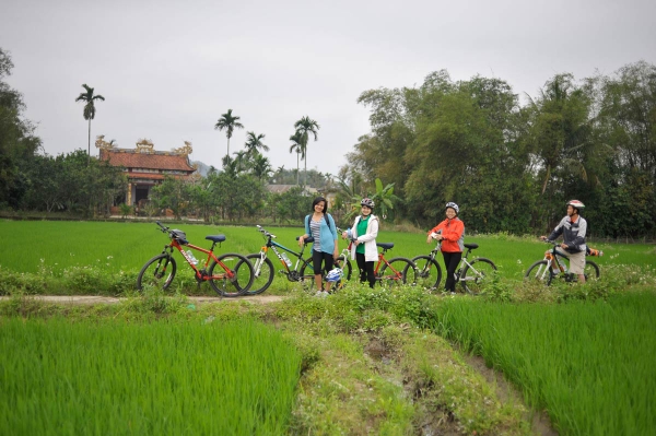 THUY BIEU VILLAGE CYCLING HALF-DAY TOUR