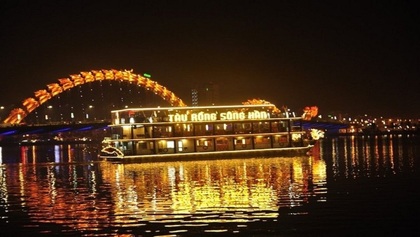 HUE NIGHT DRAGON BOAT CRUISE EXPERIENCE