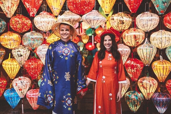 HUE NIGHT DRAGON BOAT CRUISE EXPERIENCE