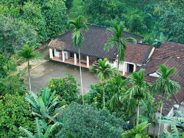 LOC YEN ANCIENT VILLAGE AND O O WATERFALL DAY TOUR