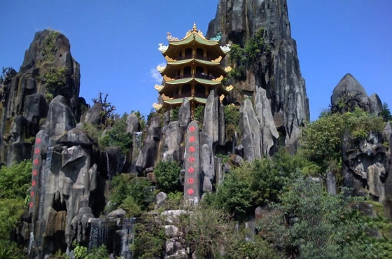 MYSTICAL MARBLE MOUNTAINS AND CHARMING HOI AN FROM TIEN SA PORT