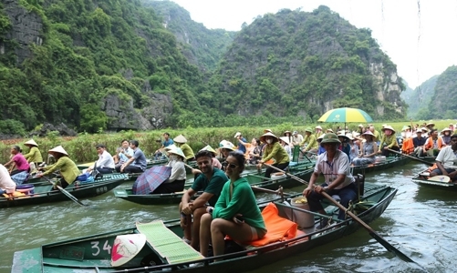 HOA LU AND TRANG AN GROTTOES DAY TOUR